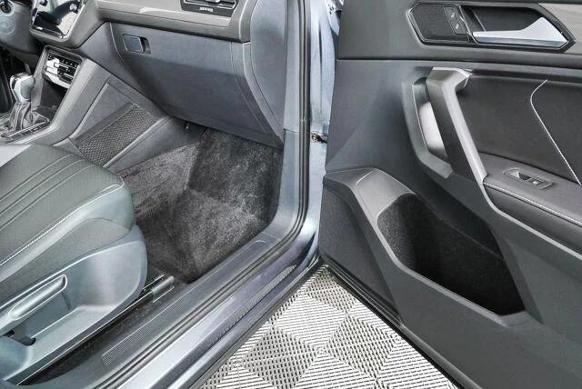 Certified Used 2024 Platinum Gray Metallic Volkswagen SE image 24