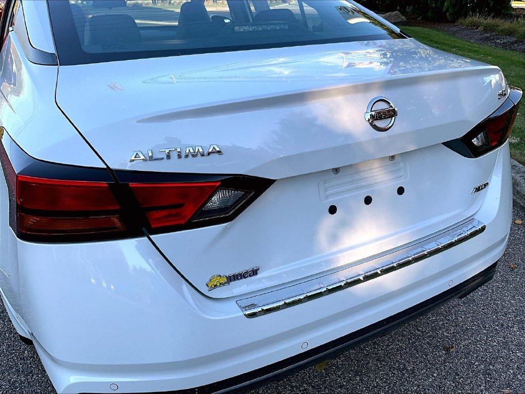 Certified Used 2021 White Nissan 2.5 SR image 27