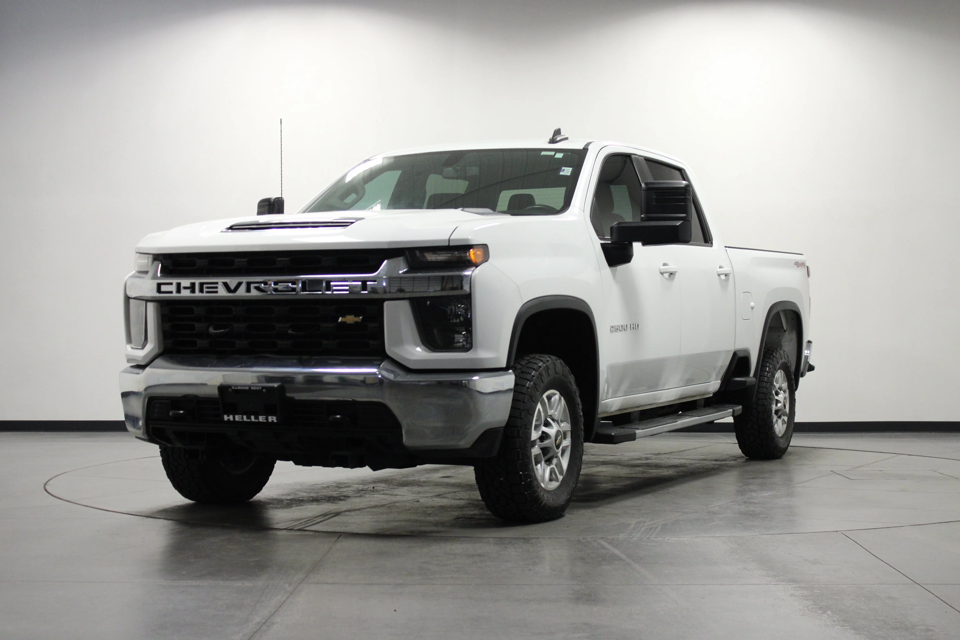 Used 2022 Summit White Chevrolet LT image 8