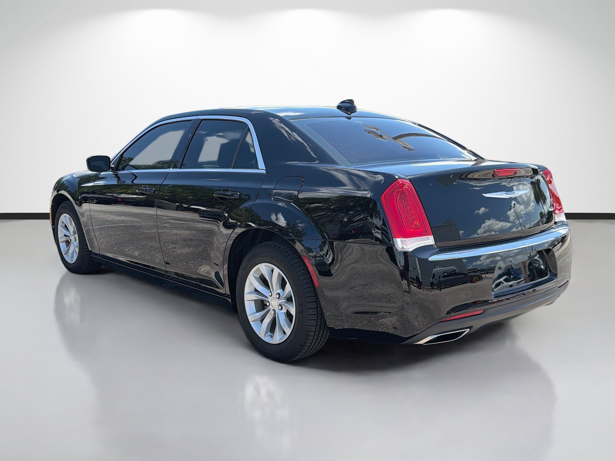 Used 2023 Gloss Black Chrysler Touring image 5