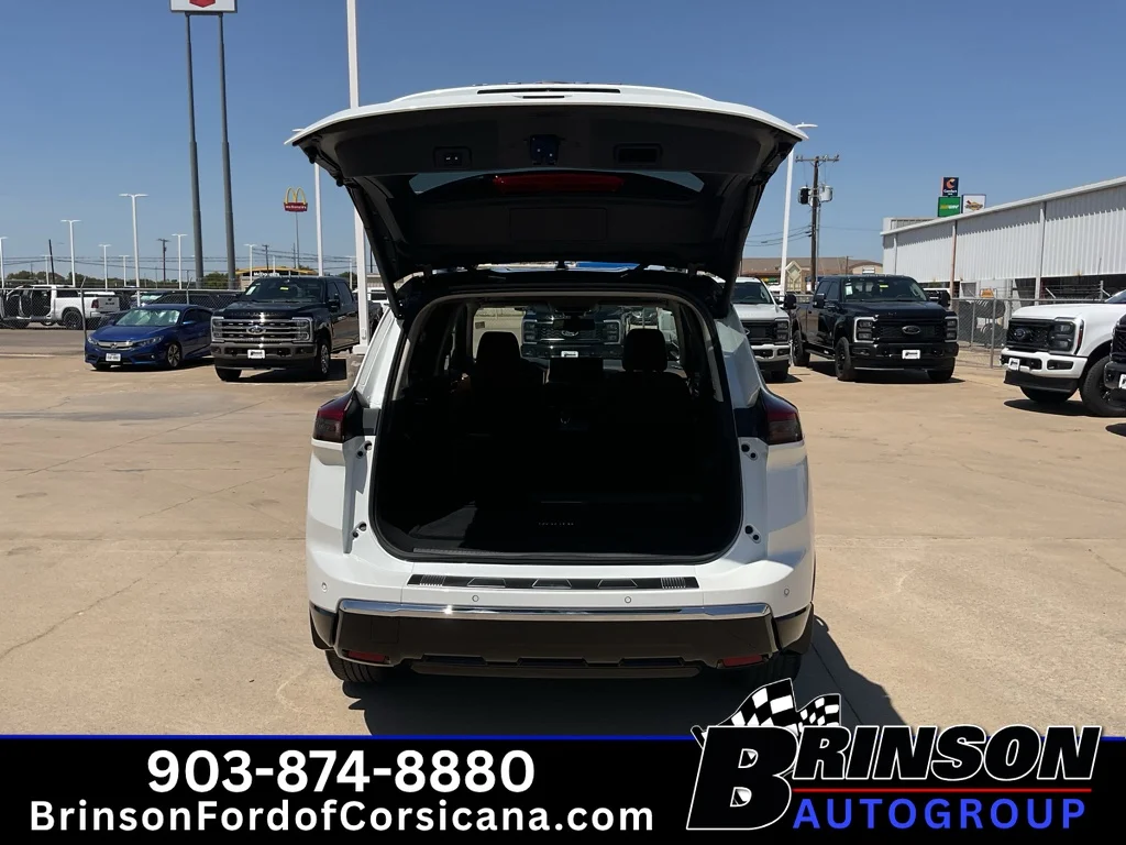 Used 2026 Everest White Pearl/Super Black Nissan Platinum image 11