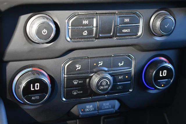 2022 Chevrolet Suburban LS - Photo 29