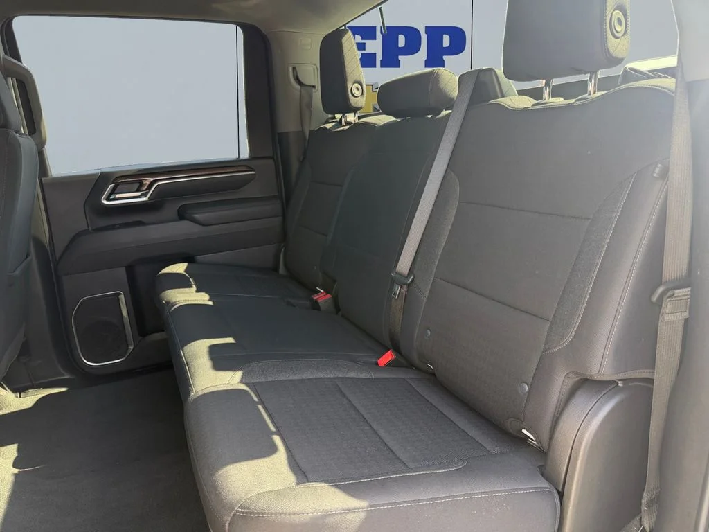 Used 2025 Summit White Chevrolet LT image 16