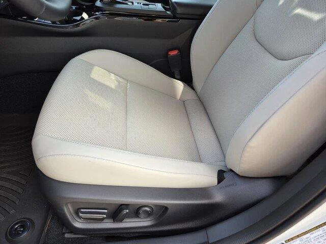 New 2027 Wind Chill Pearl Toyota XLE image 8