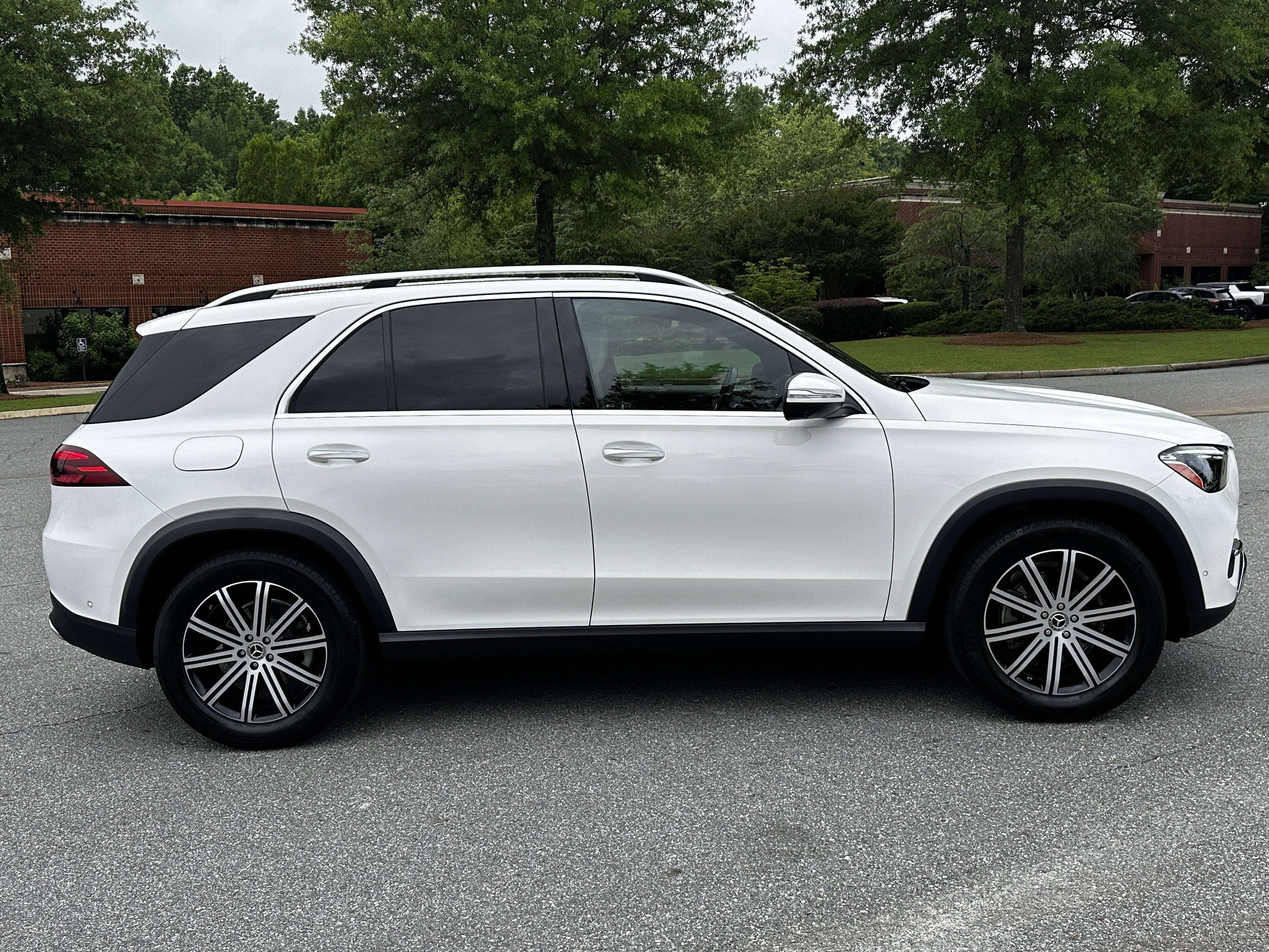 Certified Used 2025 White Mercedes-Benz GLE 350 image 9