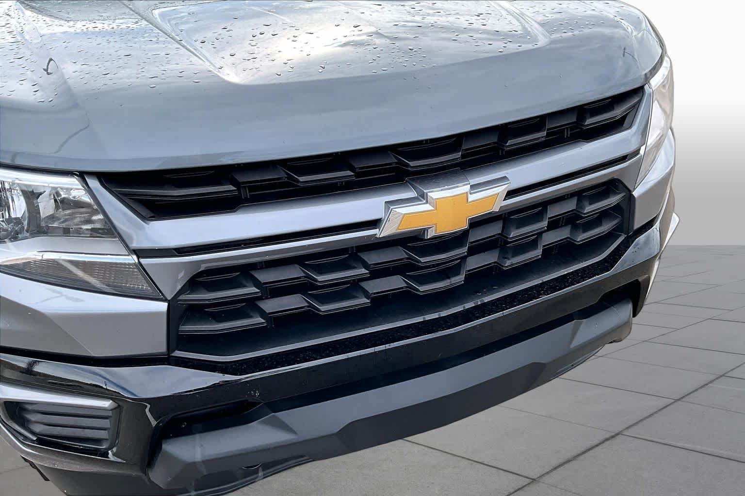 Used 2022 SATIN STEEL GRAY METALLIC Chevrolet 4WD LT image 30