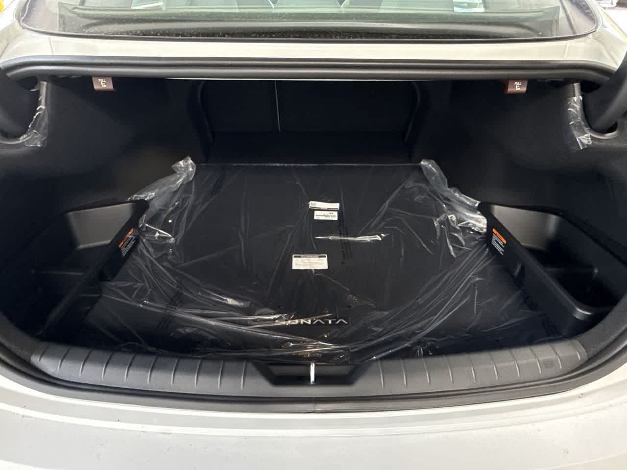 New 2026 Serenity White Hyundai SE image 25