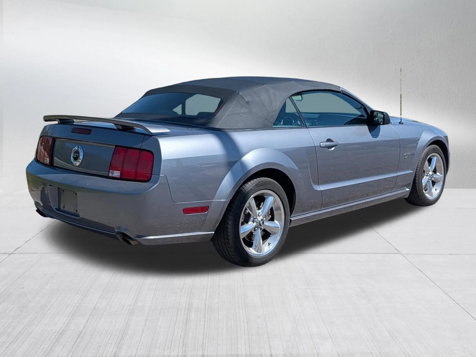 Used 2006 Satin Silver Metallic Ford GT Premium image 7