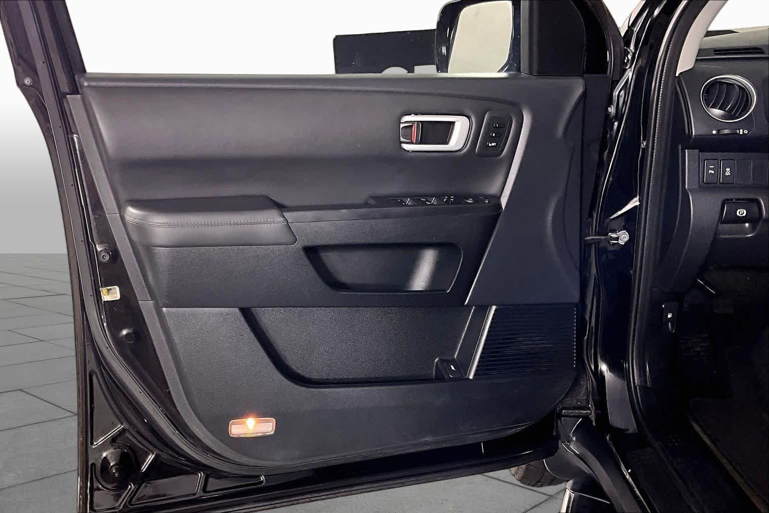 Used 2015 Crystal Black Pearl Honda Touring image 20