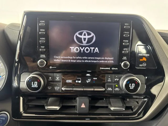 Used 2021 White Toyota LE image 16