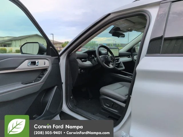 New 2026 Space White Metallic Ford Active image 9