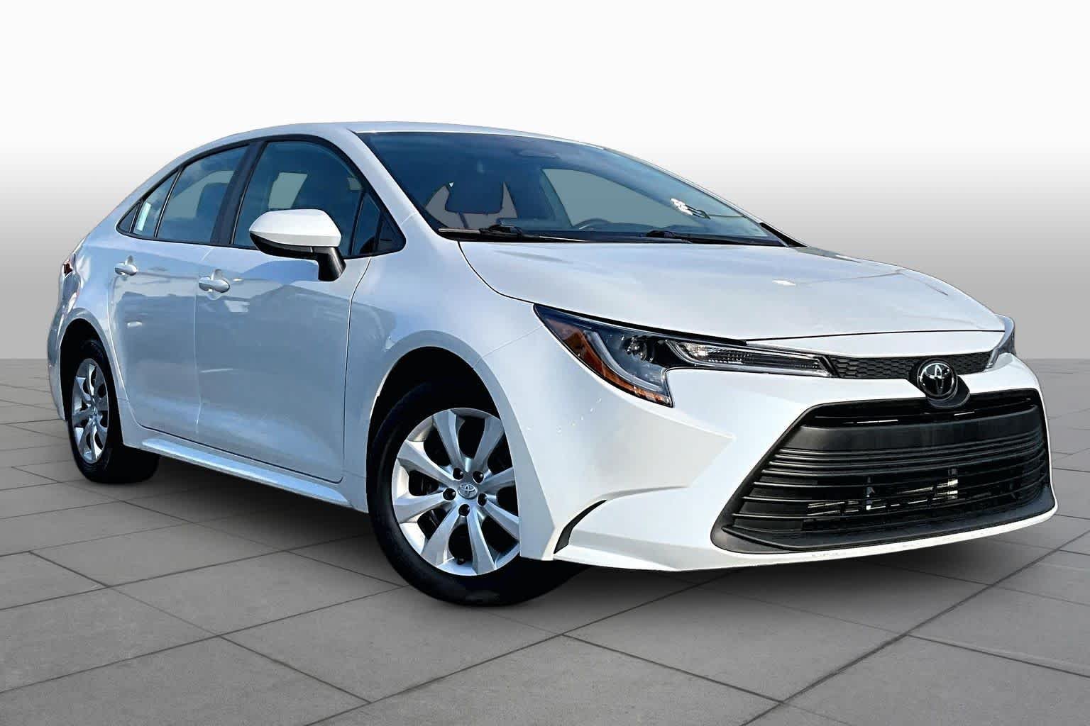 Used 2025 Wind Chill Pearl Toyota LE image 3