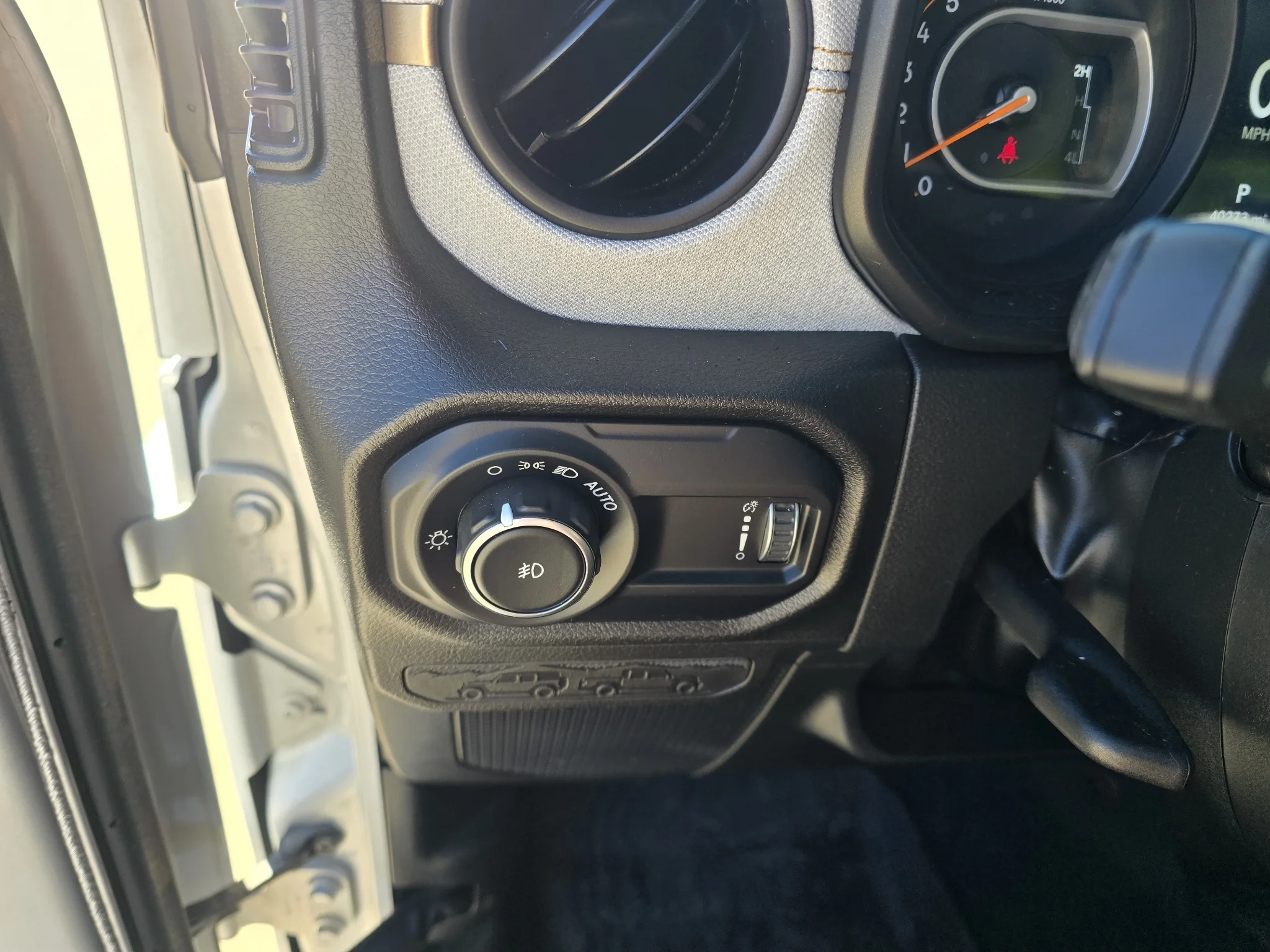 Used 2024 Silver Zynith Clearcoat Jeep Sport S image 19