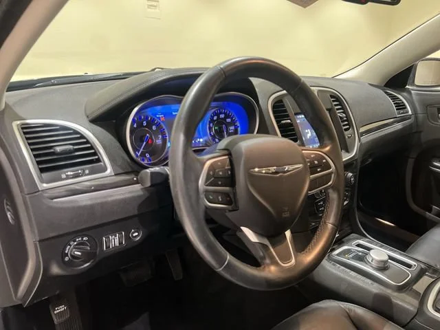 2019 Chrysler 300 Touring - Photo 9