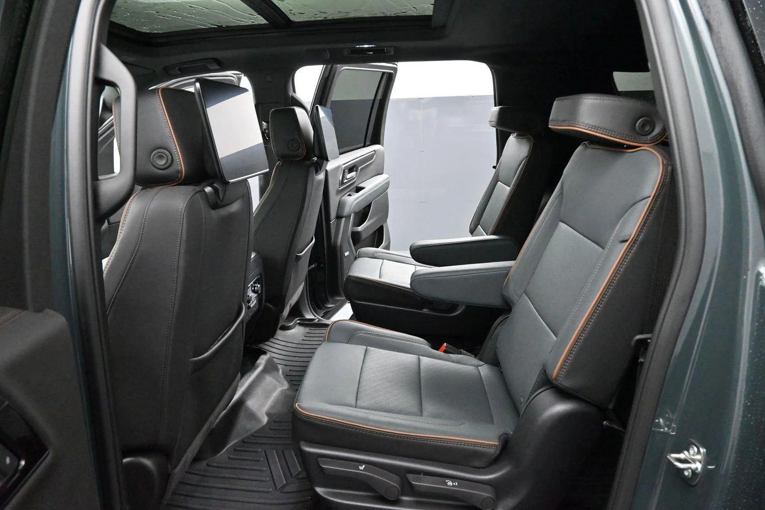 Used 2026 Midnight Pine GMC AT4 image 33