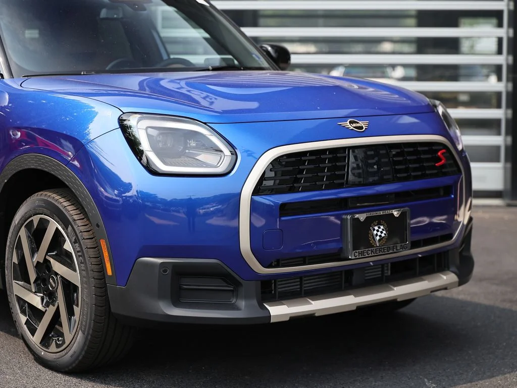 New 2027 Blazing Blue MINI Signature Plus image 2