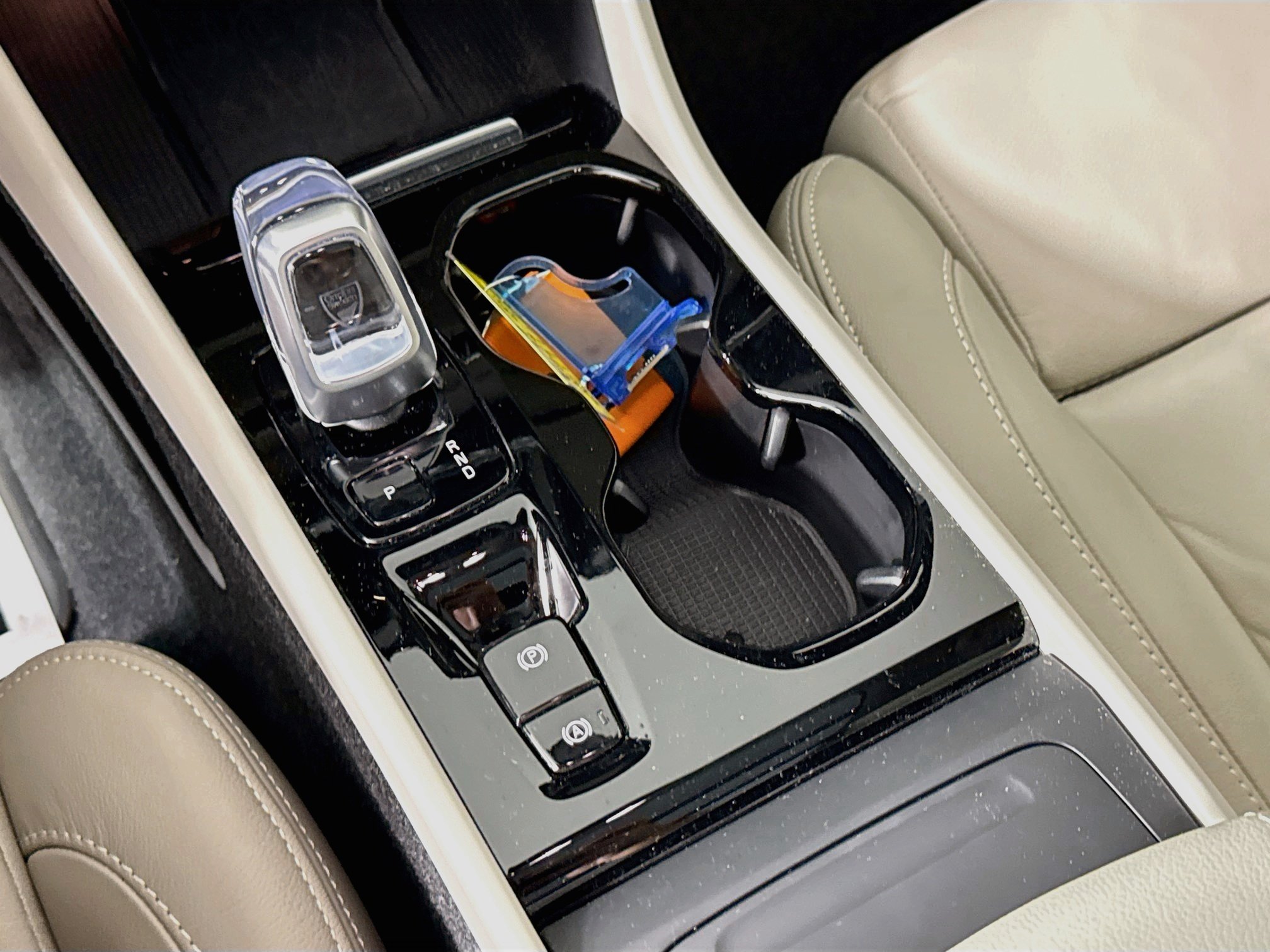 Used 2023 Crystal White Metallic Volvo Plus Bright Theme image 17