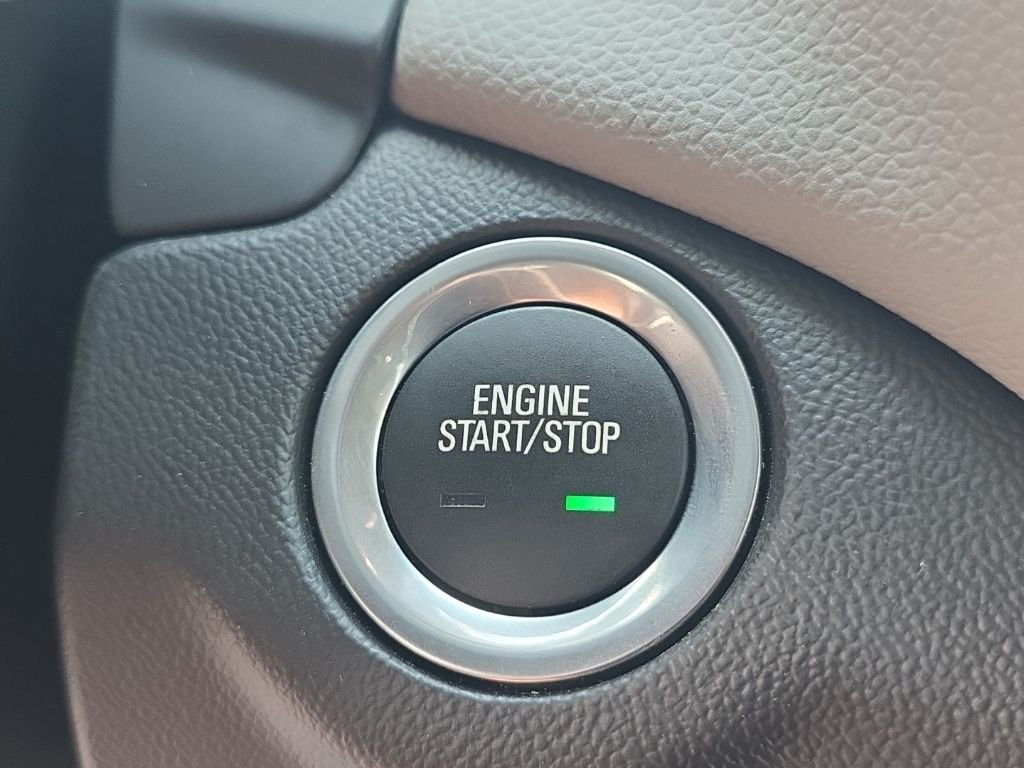 Used 2022 White Chevrolet LT image 22