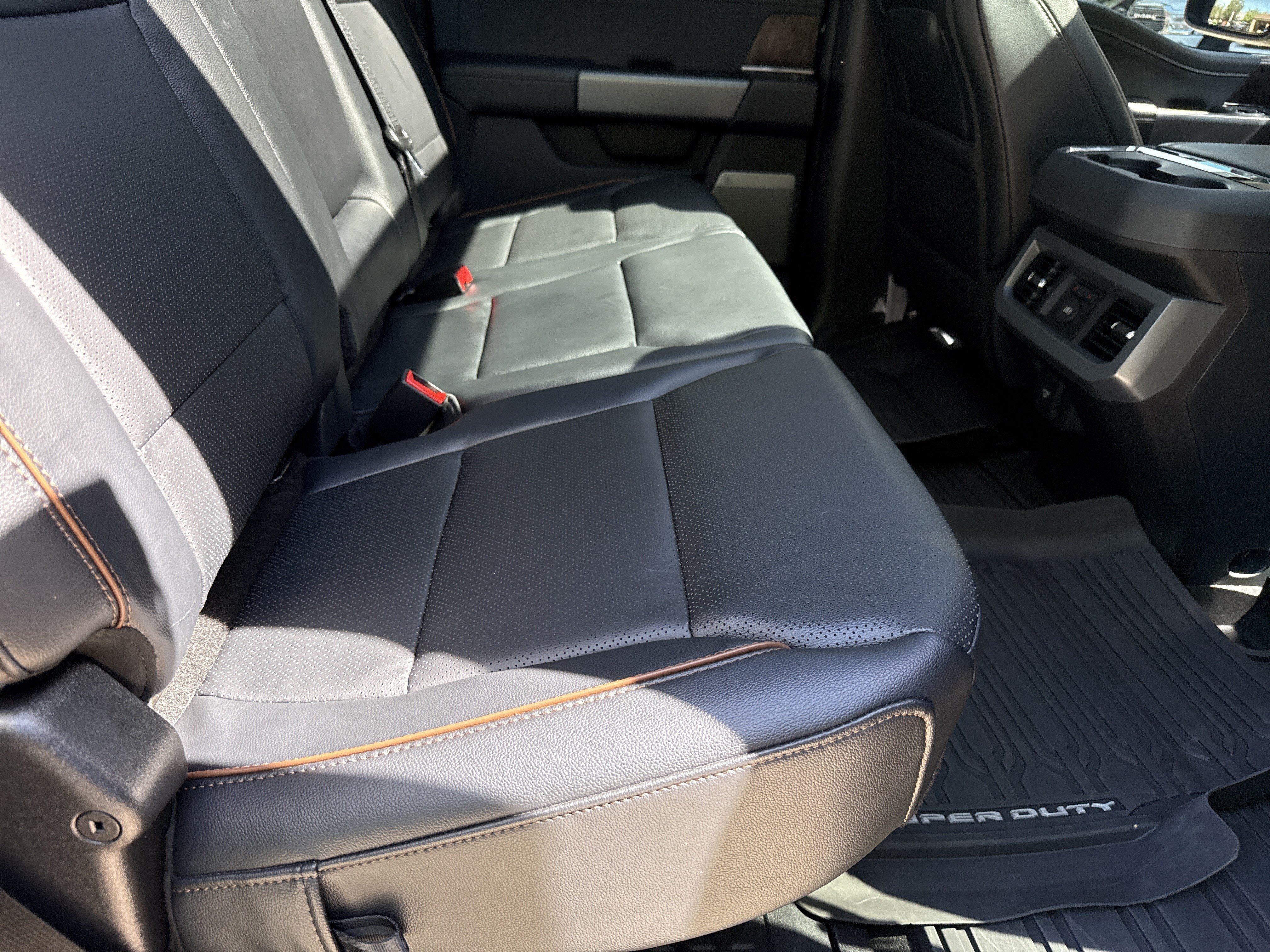 Used 2025 Blue Metallic Ford LARIAT image 17