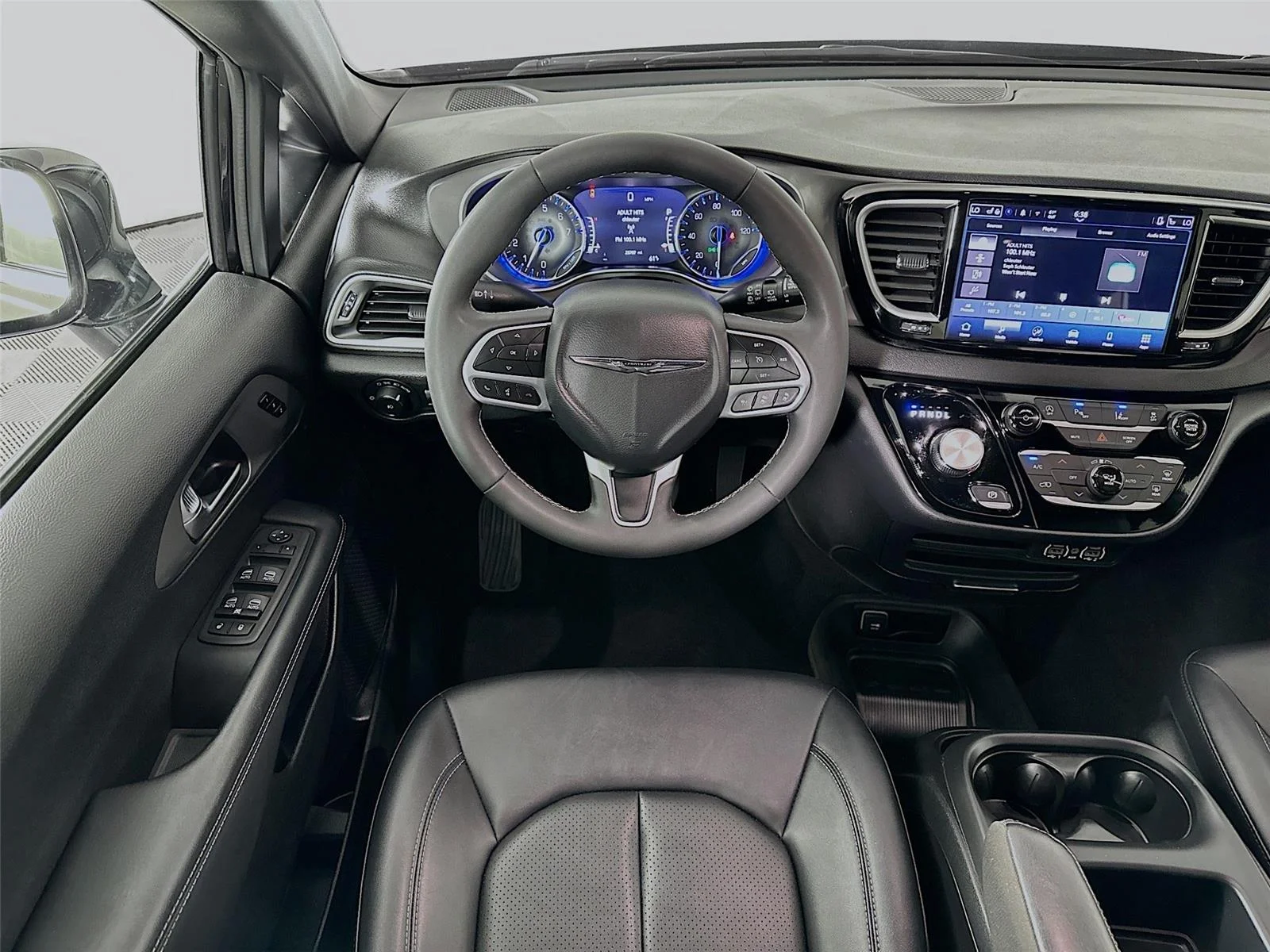 Used 2025 Chrysler Pacifica Select with VIN 2C4RC1BG1SR532588 for sale in Winona, Minnesota