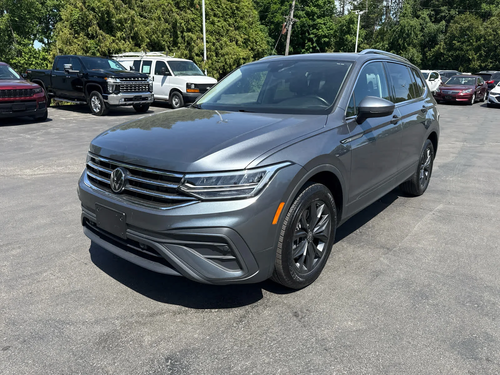 Used 2024 Platinum Gray Metallic Volkswagen SE image 7