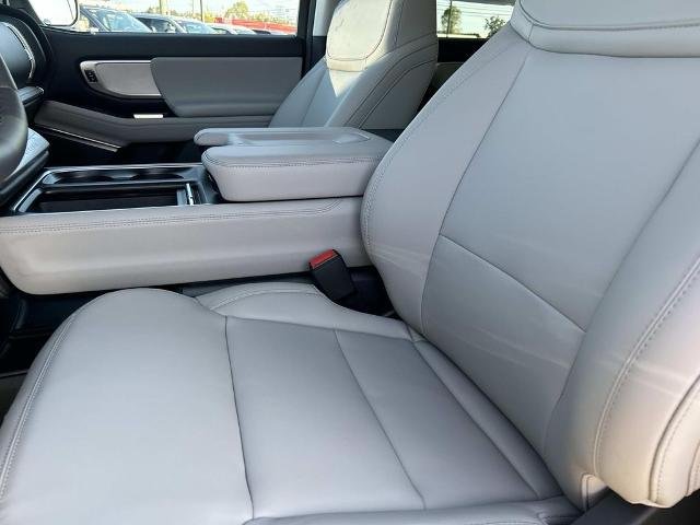 New 2027 Star White Metallic Tri-Coat Ford MAX Active image 21