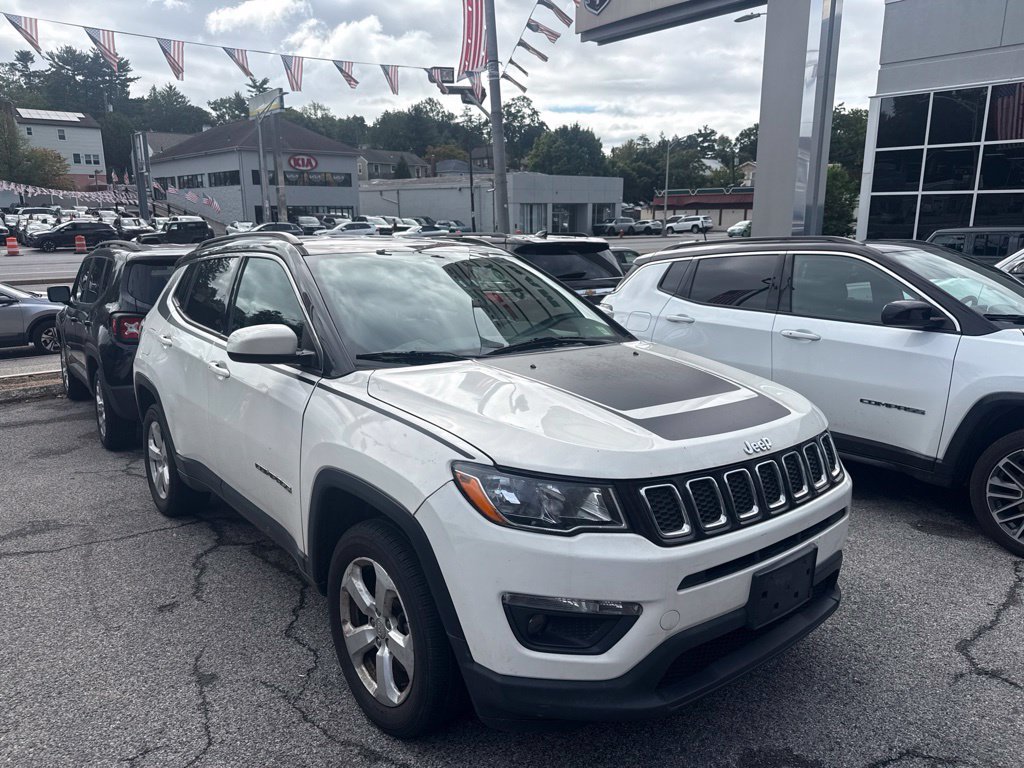 Used 2018 White Jeep Latitude image 1