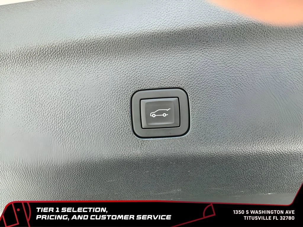 Used 2025 Summit White GMC Denali image 21