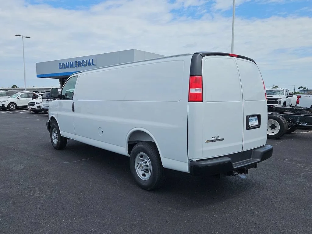 New 2026 Summit White Chevrolet WT image 16