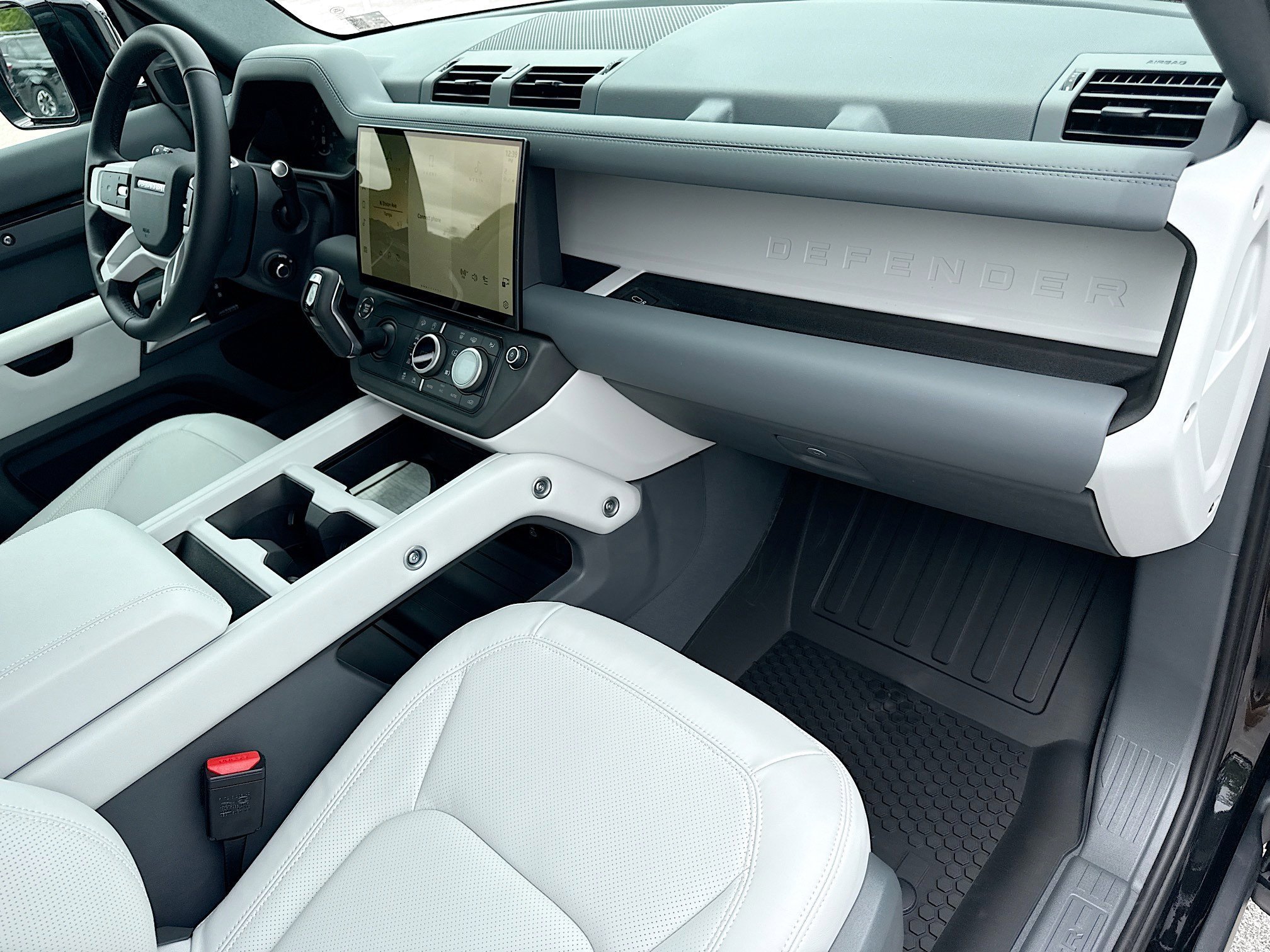 New 2026 Santorini Black LAND ROVER X-Dynamic SE image 14