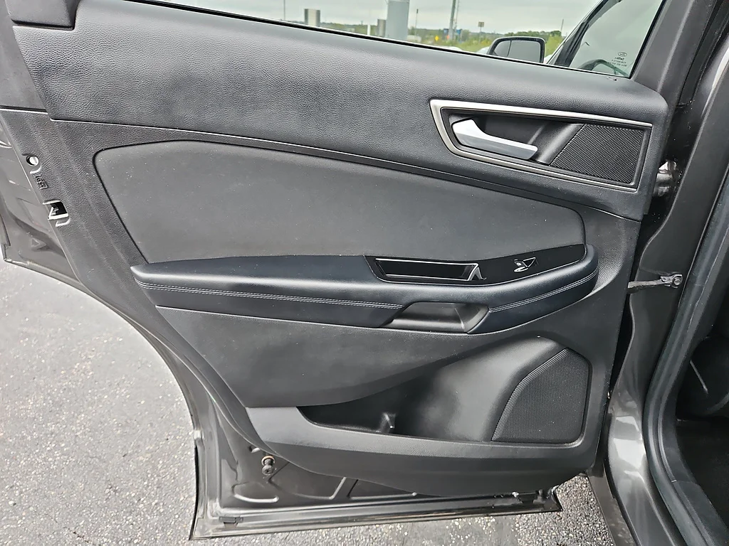Used 2017 Magnetic Ford SEL image 15