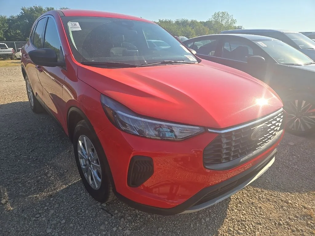 Used 2024 Red Ford Active image 4