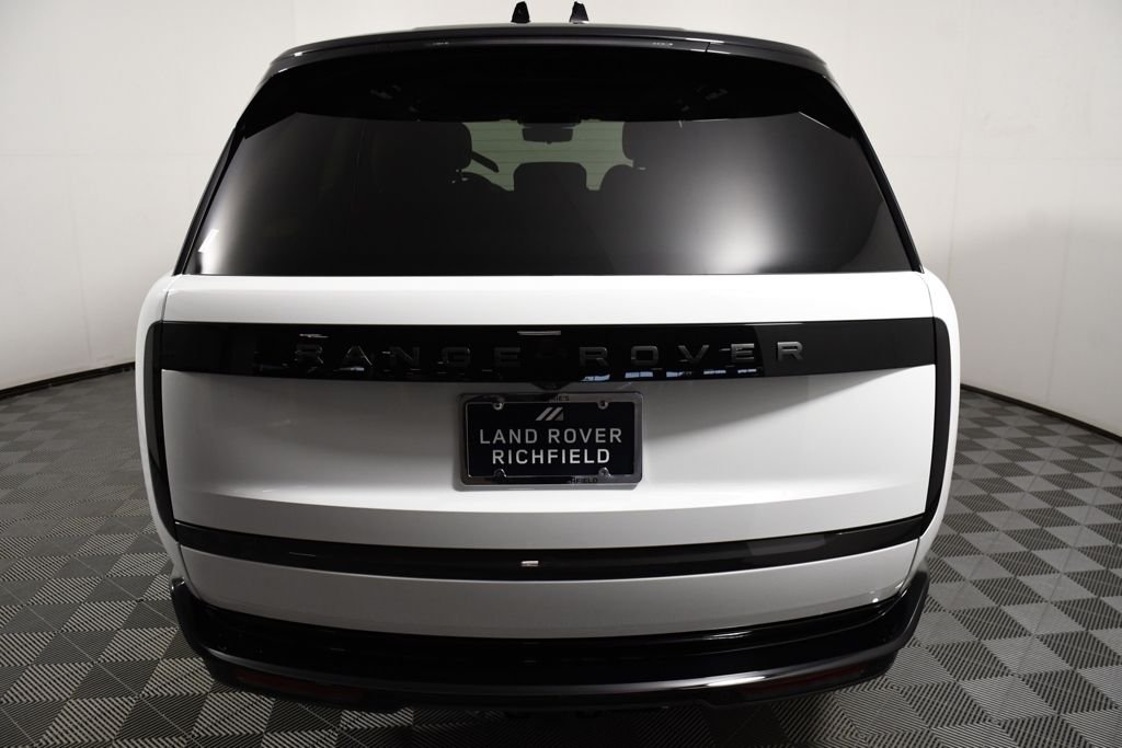 New 2026 Fuji White Land Rover SE image 5