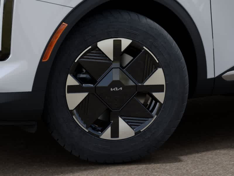 New 2026 Snow White Pearl Kia LX image 9
