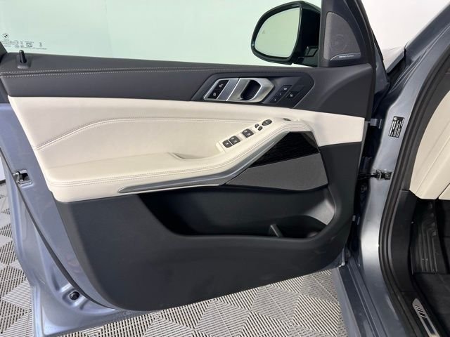 New 2026 Gray BMW xDrive40i image 17