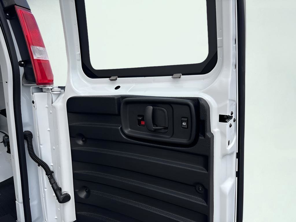 2025 Chevrolet Express Cargo Work Van - Photo 10