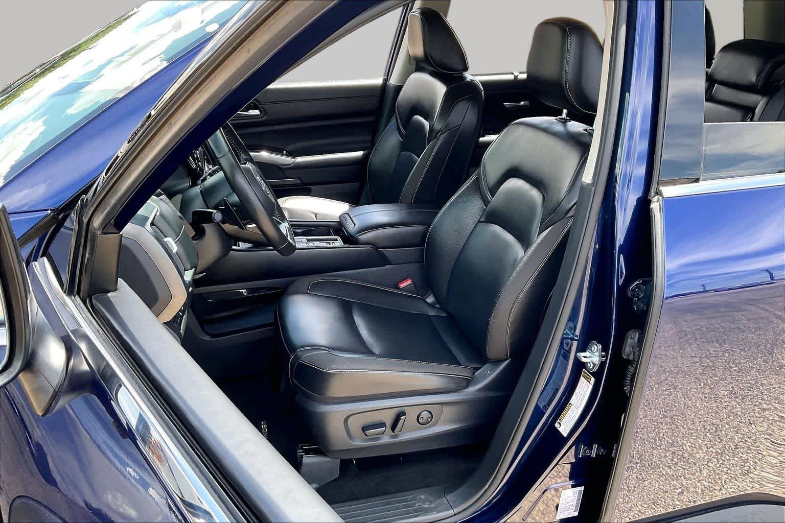 Used 2025 Deep Ocean Blue Nissan SL image 8