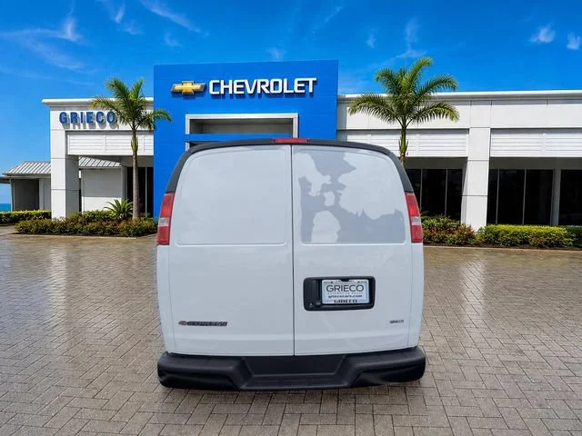 New 2026 Summit White Chevrolet WT image 9
