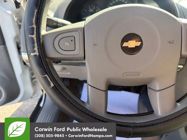 Used 2005 White Chevrolet  image 14