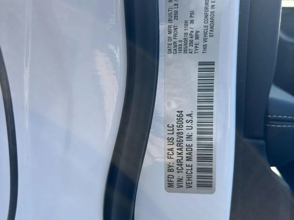 New 2027 Bright White Clear-Coat Paint Jeep Laredo Altitude image 8