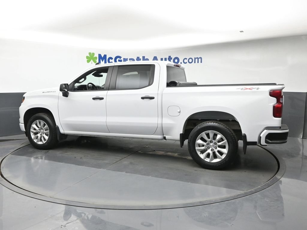 Used 2023 White Chevrolet Custom image 23
