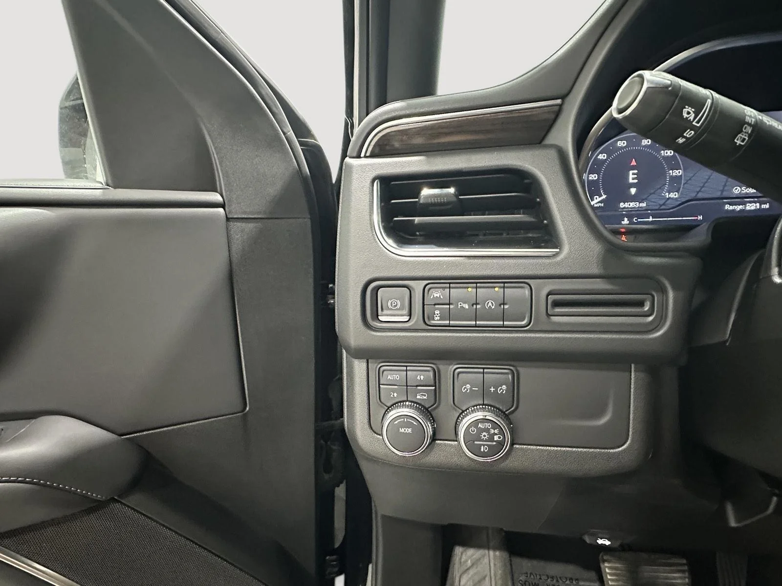Used 2024 Onyx Black GMC SLE image 16