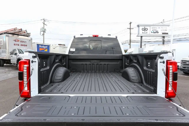 New 2027 Oxford White Ford XLT image 9