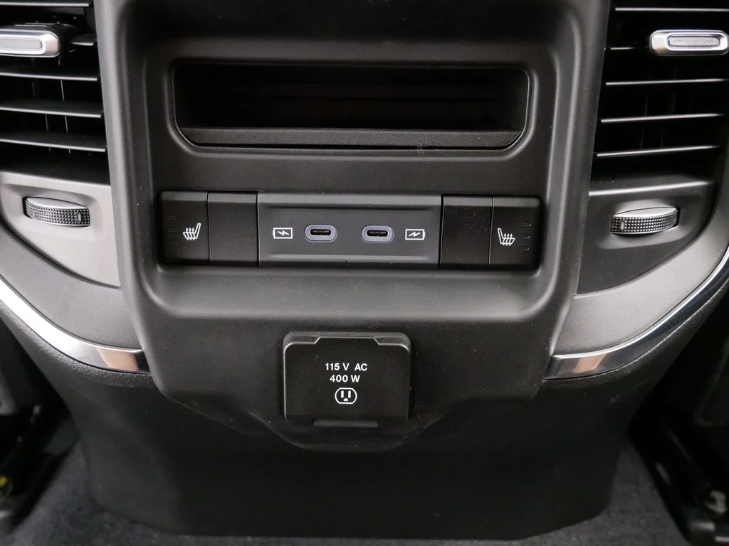 New 2026 Diamond Black Crystal Pearl-Coat Exterior Paint Ram Laramie image 15