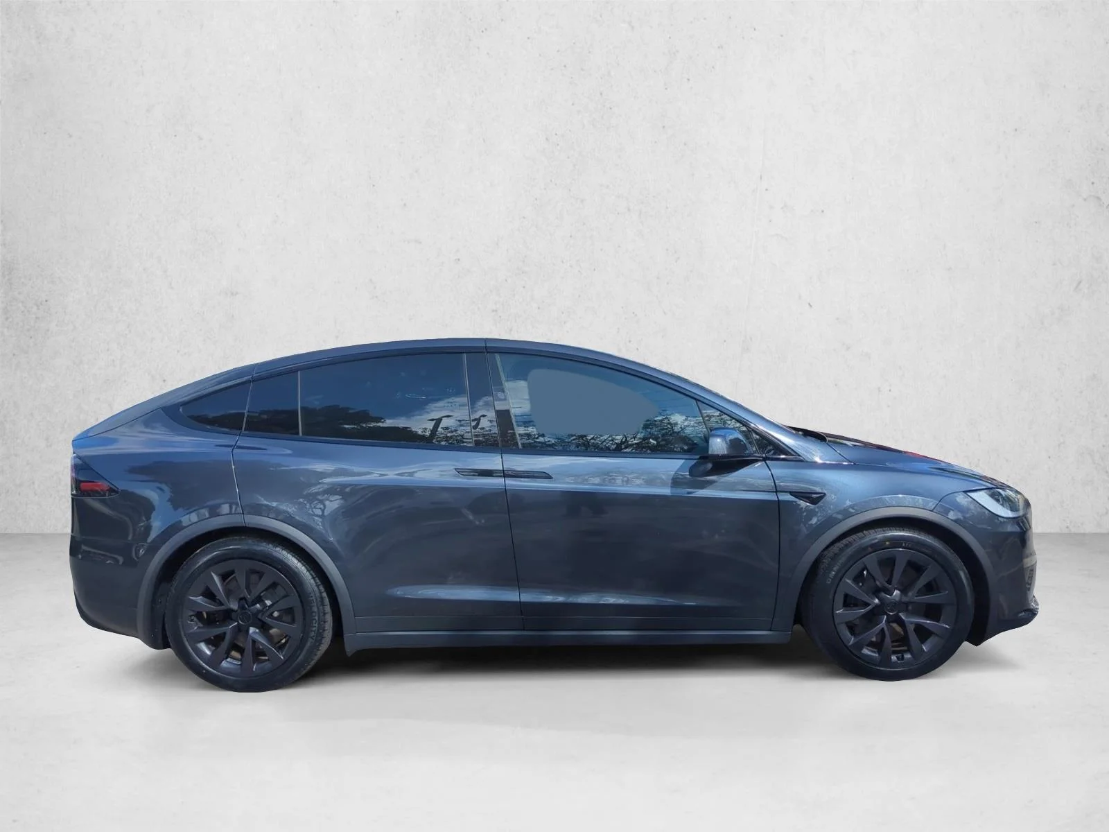 Used 2024 Gray Tesla  image 4