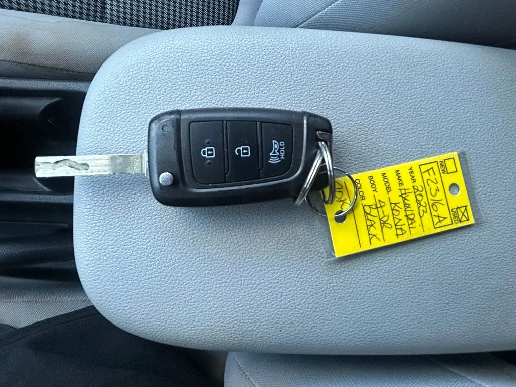 Used 2023 Black Hyundai SE image 14