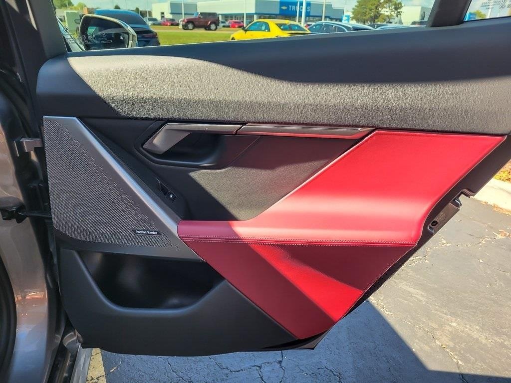 2025 BMW 540I - Image 21