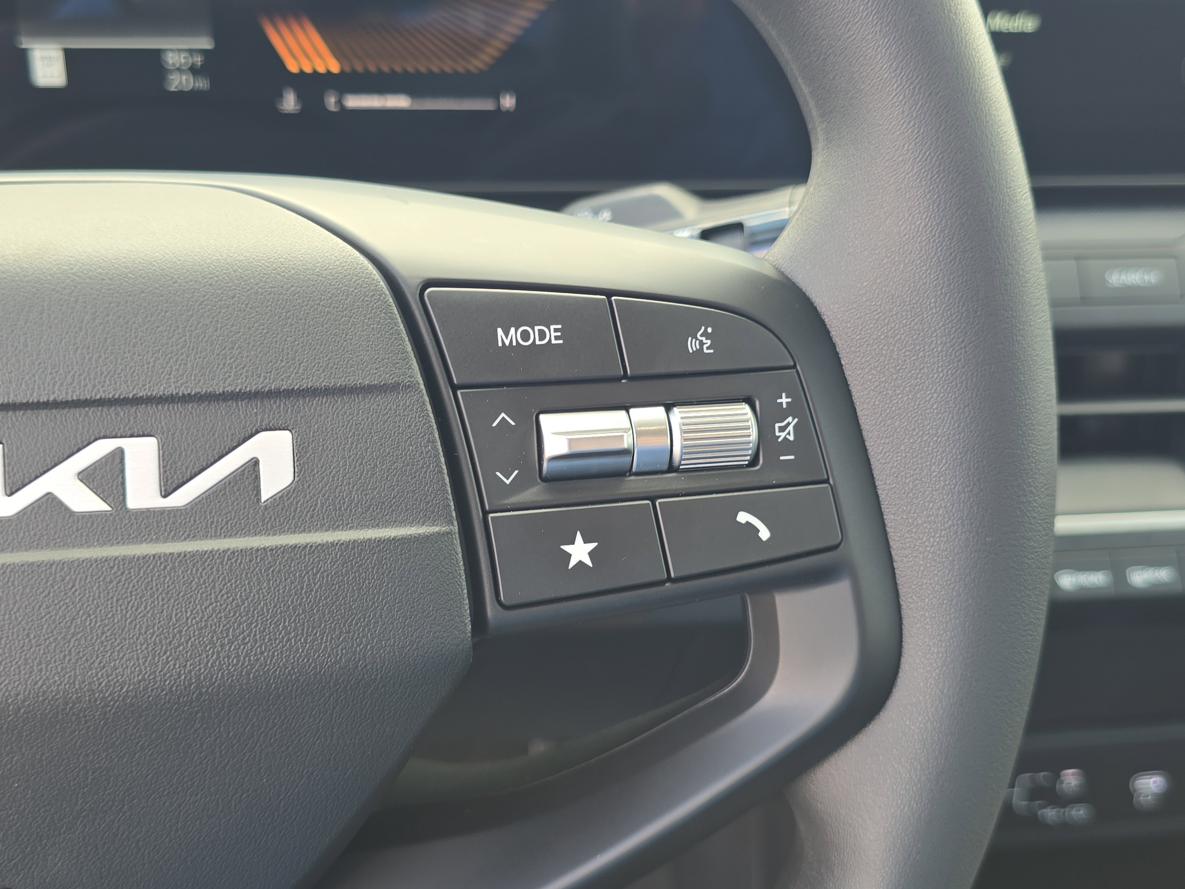 New 2026 Snow White Pearl Kia LXS image 30