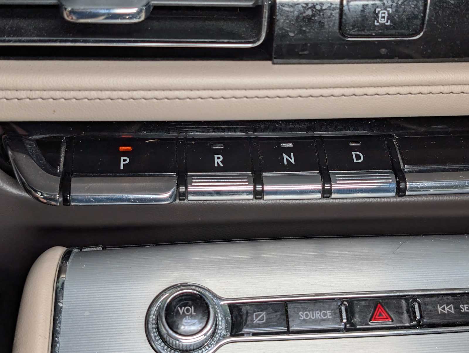 Used 2023 Pristine White Lincoln Standard image 30