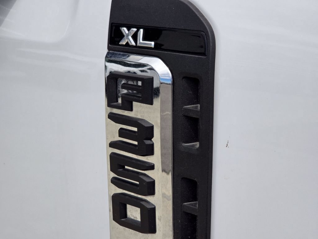 New 2026 Oxford White Ford XL image 25